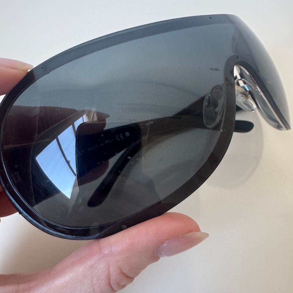 Vintage Chanel sunglasses - Picture 9 of 15